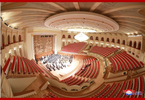 三池淵管弦楽団劇場（2018年10月11日付朝鮮中央通信）