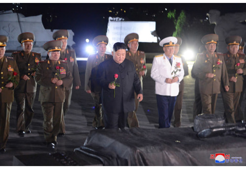 20200727金正恩参戦烈士墓01