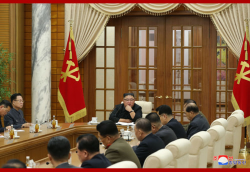 金正恩氏が司会した労働党中央委員会第7期第21回政治局拡大会議（2020年11月30日付朝鮮中央通信より）