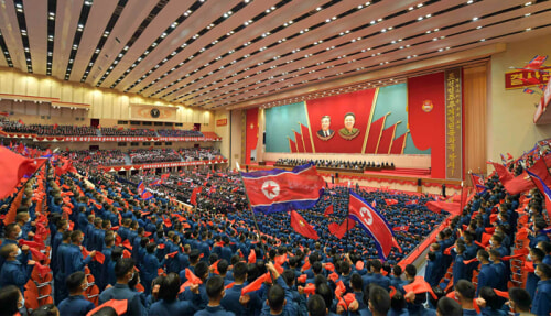 金正恩氏が青年たちに送った祝賀文伝達の集い（2021年8月29日付労働新聞）