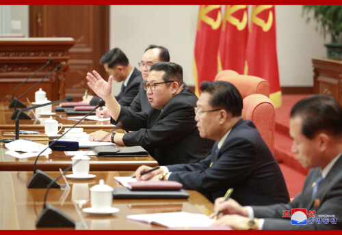 金正恩氏が労働党中央委員会第8期第4回総会を司会（2021年12月28日付朝鮮中央通信）